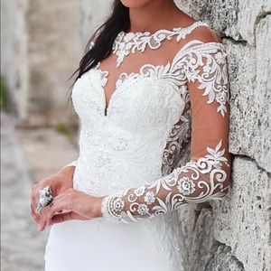 Amazing off white Mermaid tulle & satin wedding